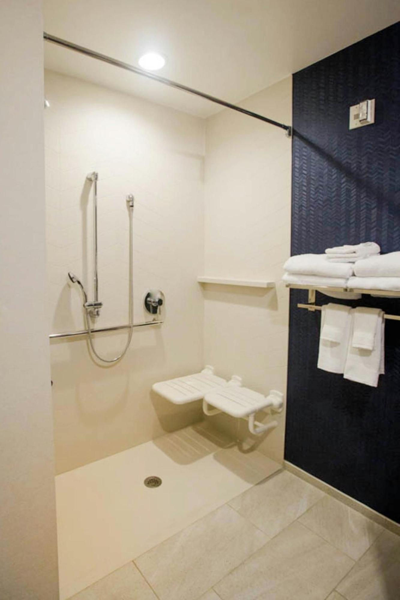 Fairfield Inn & Suites By Marriott Philadelphia Broomall/Newtown Square Zewnętrze zdjęcie